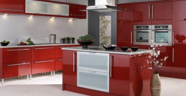 Шикарный интерьер кухни в красном цвете