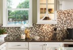 Мозаичная плитка от Surfaces Southeast в интерьере кухни