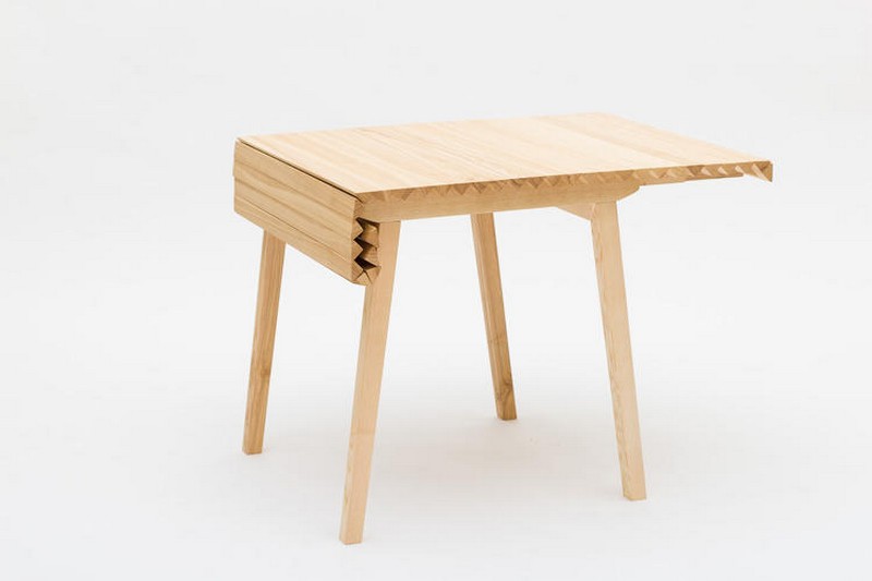 Раскладной столик из дерева