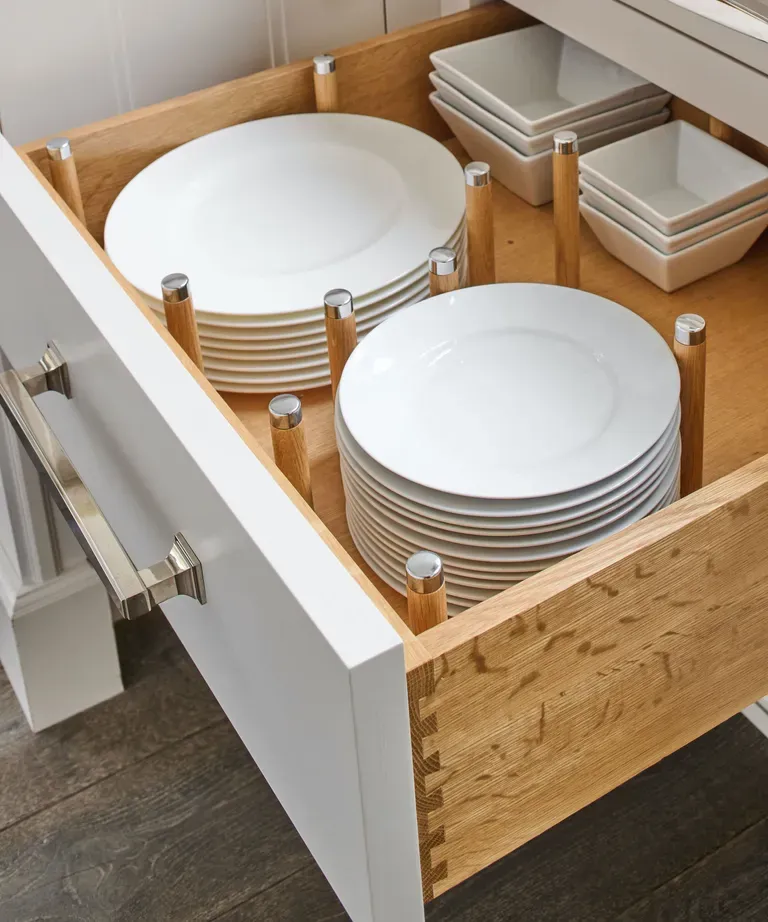 Кухня с большим мраморным островом дубль