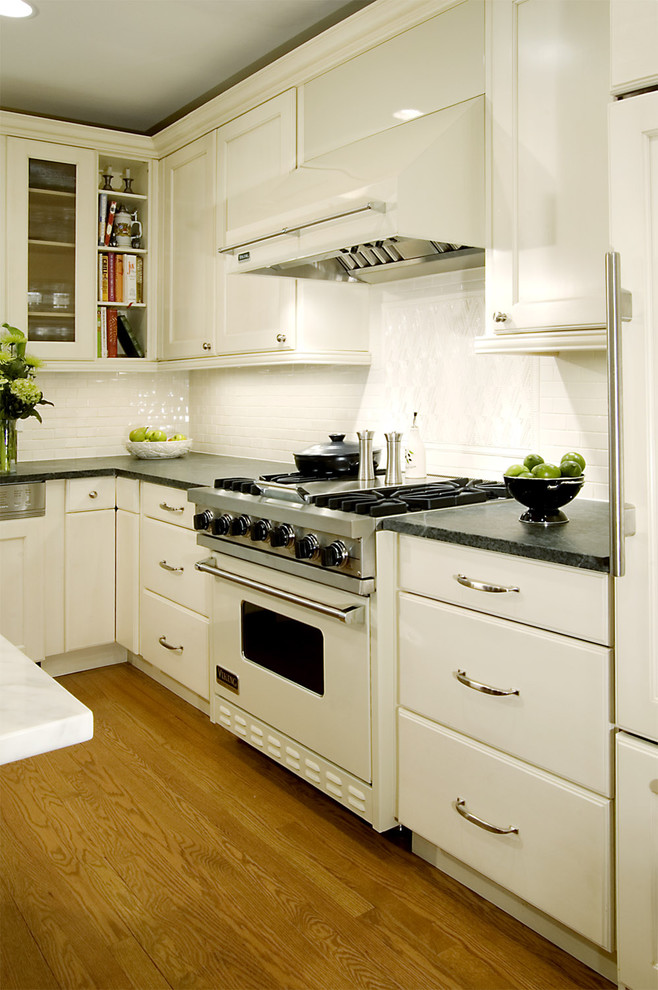 Дизайн интерьера кухни в белых тонах