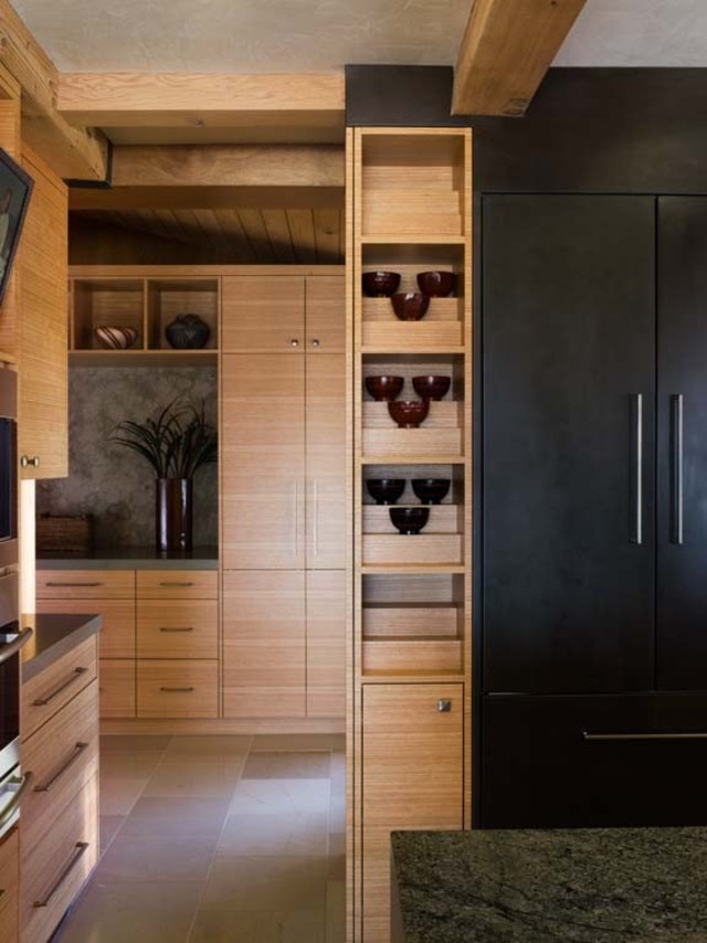 Оригинальный дизайн интерьера кухни в азиатском стиле от Mueller Nicholls Cabinets and Construction