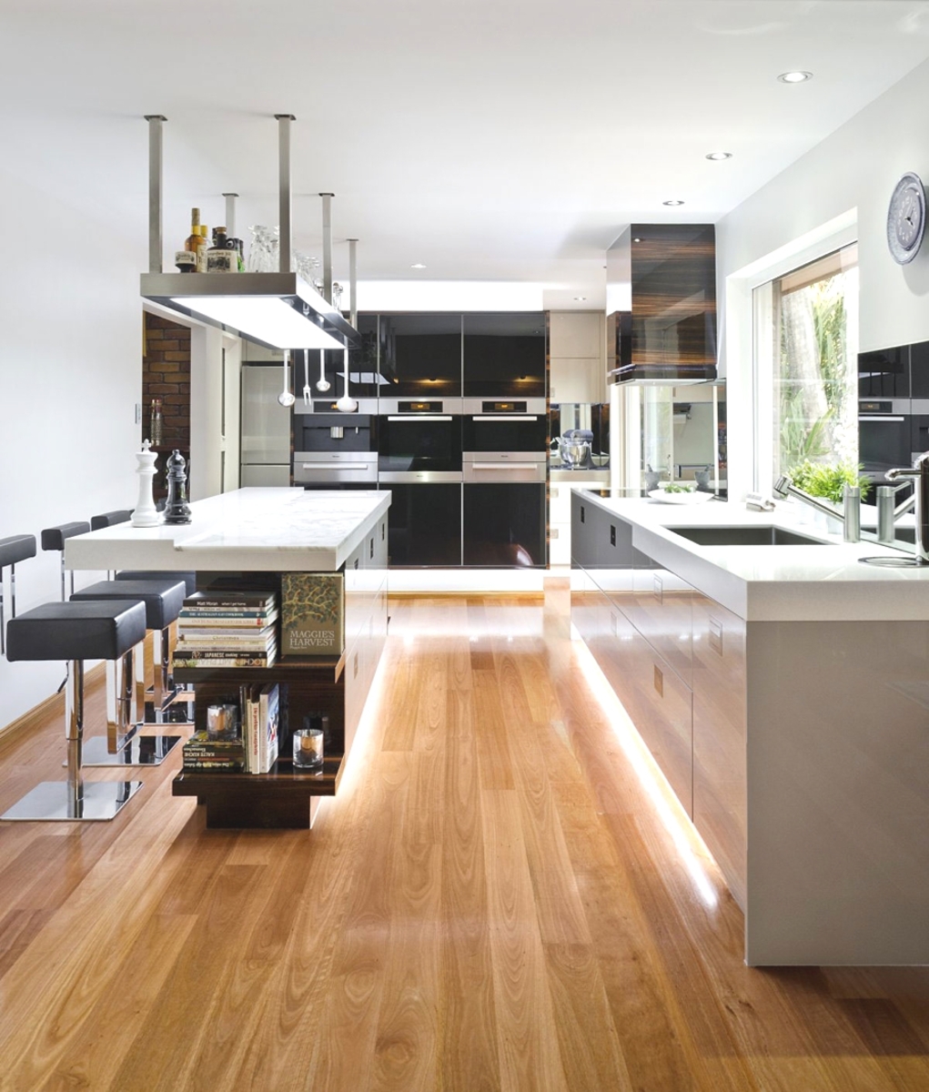 Функциональный дизайн кухни от Interiors by Darren James в стиле минимализма