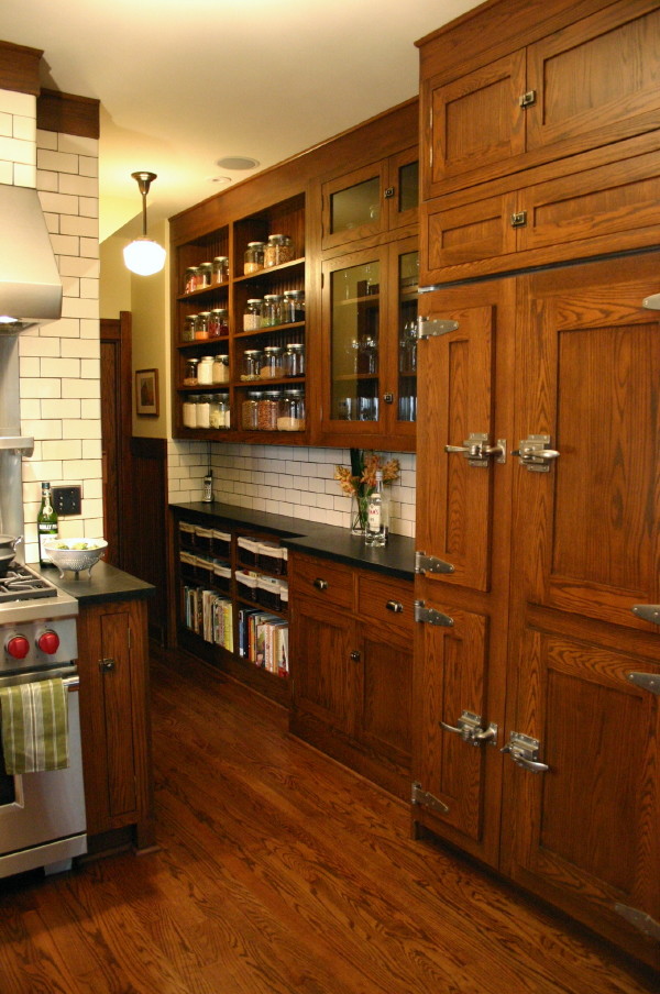 Кухонный гарнитур из натурального дерева от Rebekah Zaveloff | KitchenLab