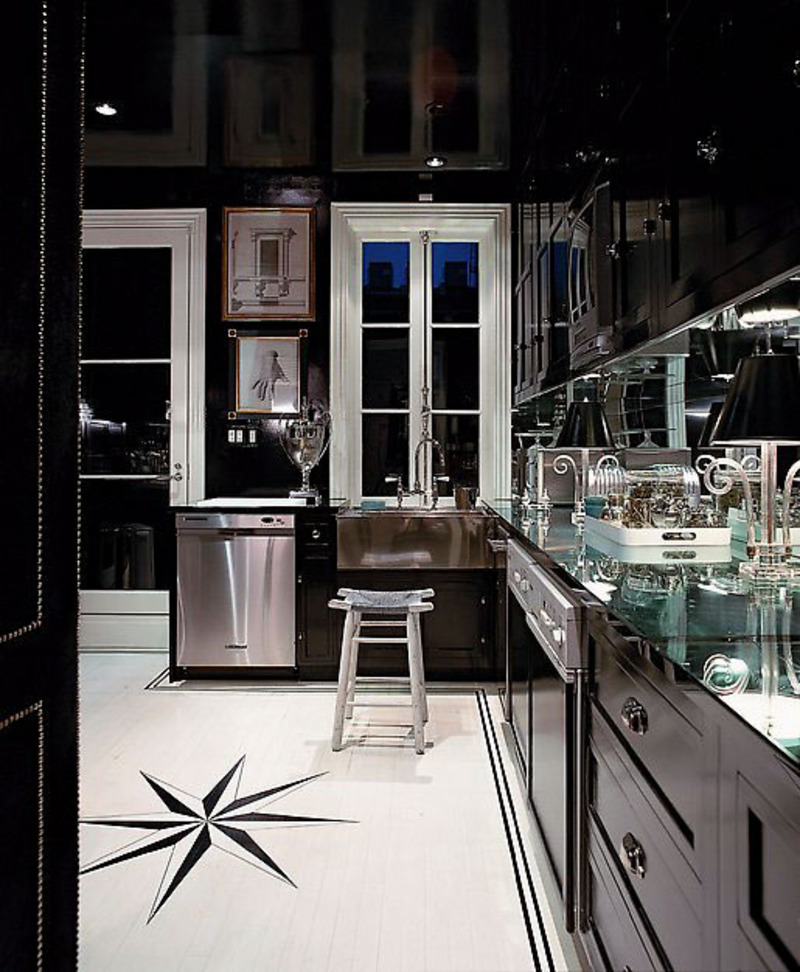Потрясающий дизайн стильного интерьера кухни в чёрной гамме