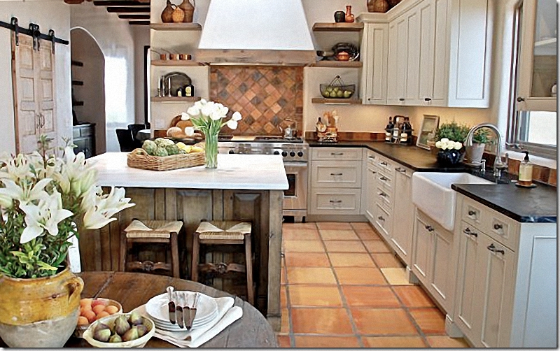 Дизайн интерьера кухни в испанском стиле: напольная плитка Saltillo