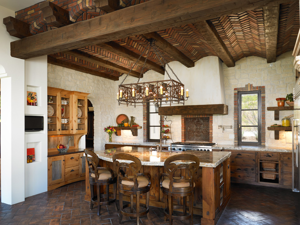 Дизайн интерьера кухни в испанском стиле: деревянные и каменные потолки
