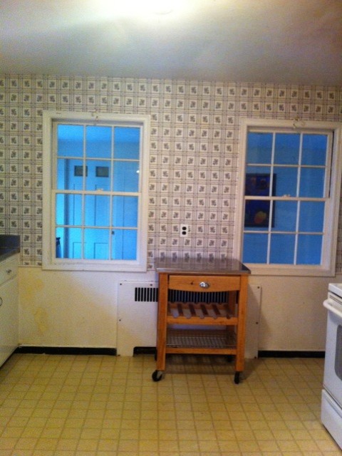 Окна из кухни, выходящие в общую комнату