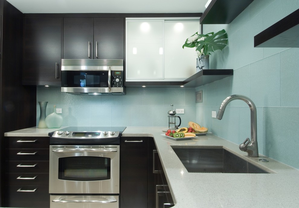Восхитительный дизайн интерьера кухни в оттенках синего цвета