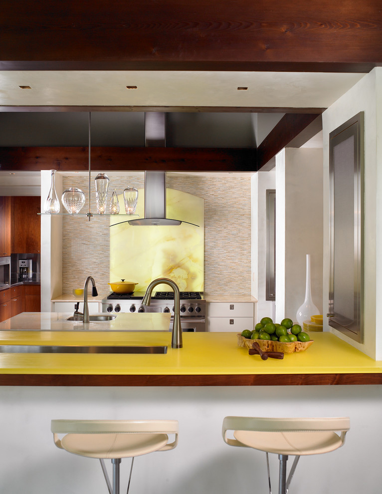 Ярко-жёлтая акриловая кухонная столешница