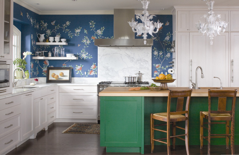 Стильный дизайн кухонного острова в зелёном цвете