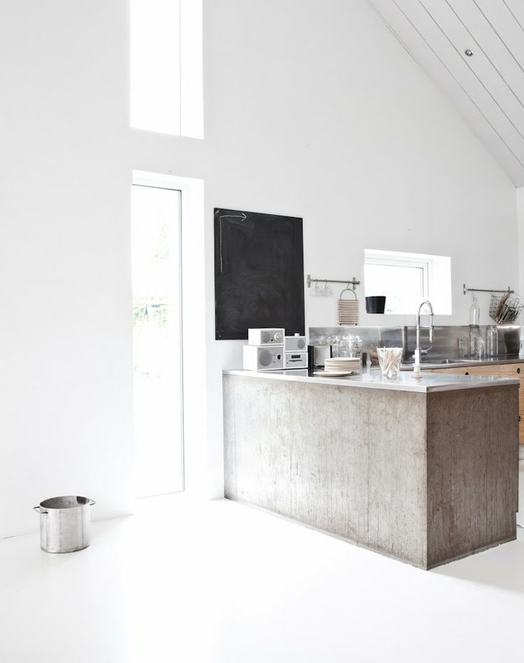 Дизайн рабочей зоны из бетона в интерьере кухни