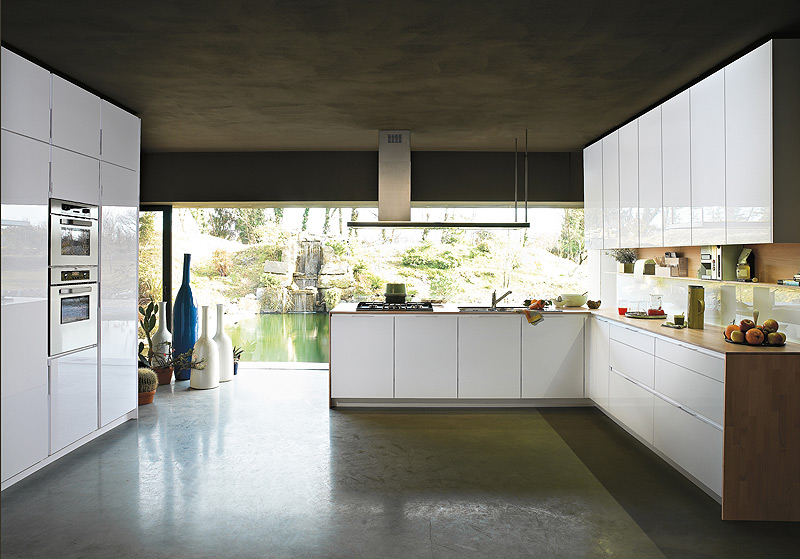 Изысканный дизайн минималистской кухни Orange Series от Snaidero в белом цвете