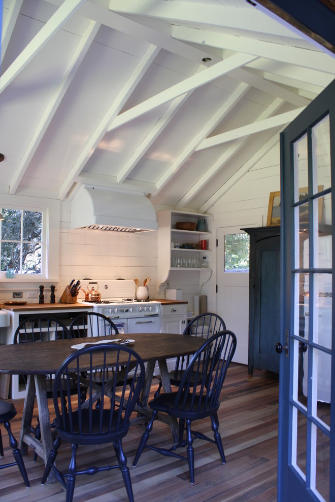 Уютный дизайн интрьера кухни в деревенском стиле от robert kelly