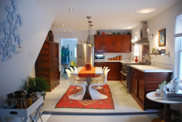 Красочный дизайн интерьера кухни в эклектик-стиле