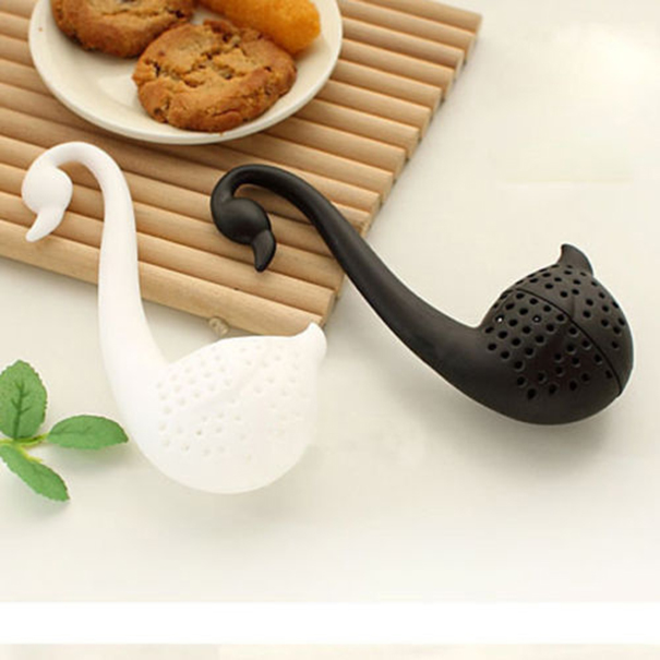 Заварники для чая в виде белого и чёрного лебедей