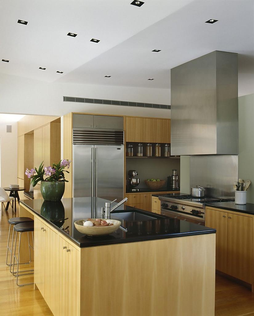 Оригинальный дизайн интерьера функциональной кухни в стиле модерн