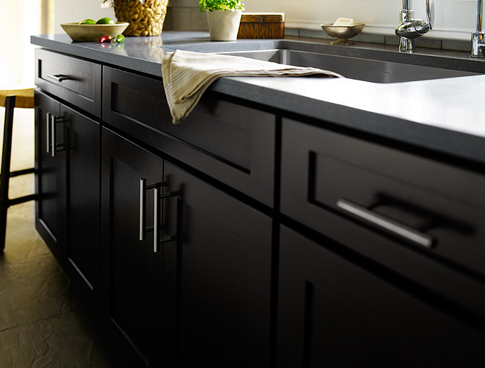 Благородный чёрный цвет в дизайне интерьера кухни