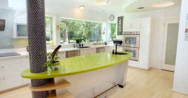 Яркий дизайн интерьера современной кухни от студии RD Architecture