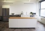 Дизайн интерьера кухни студии в современном стиле