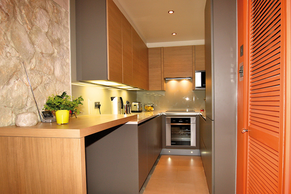 Дизайн кухни в доме: современный гарнитур с подсветкой