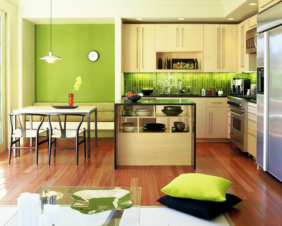 Оригинальный дизайн фартука зелёного цвета в интерьере кухни от Heath Ceramics