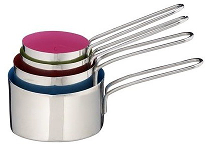 Металлические мерные чашки с длинными ручками и цветным оформлением