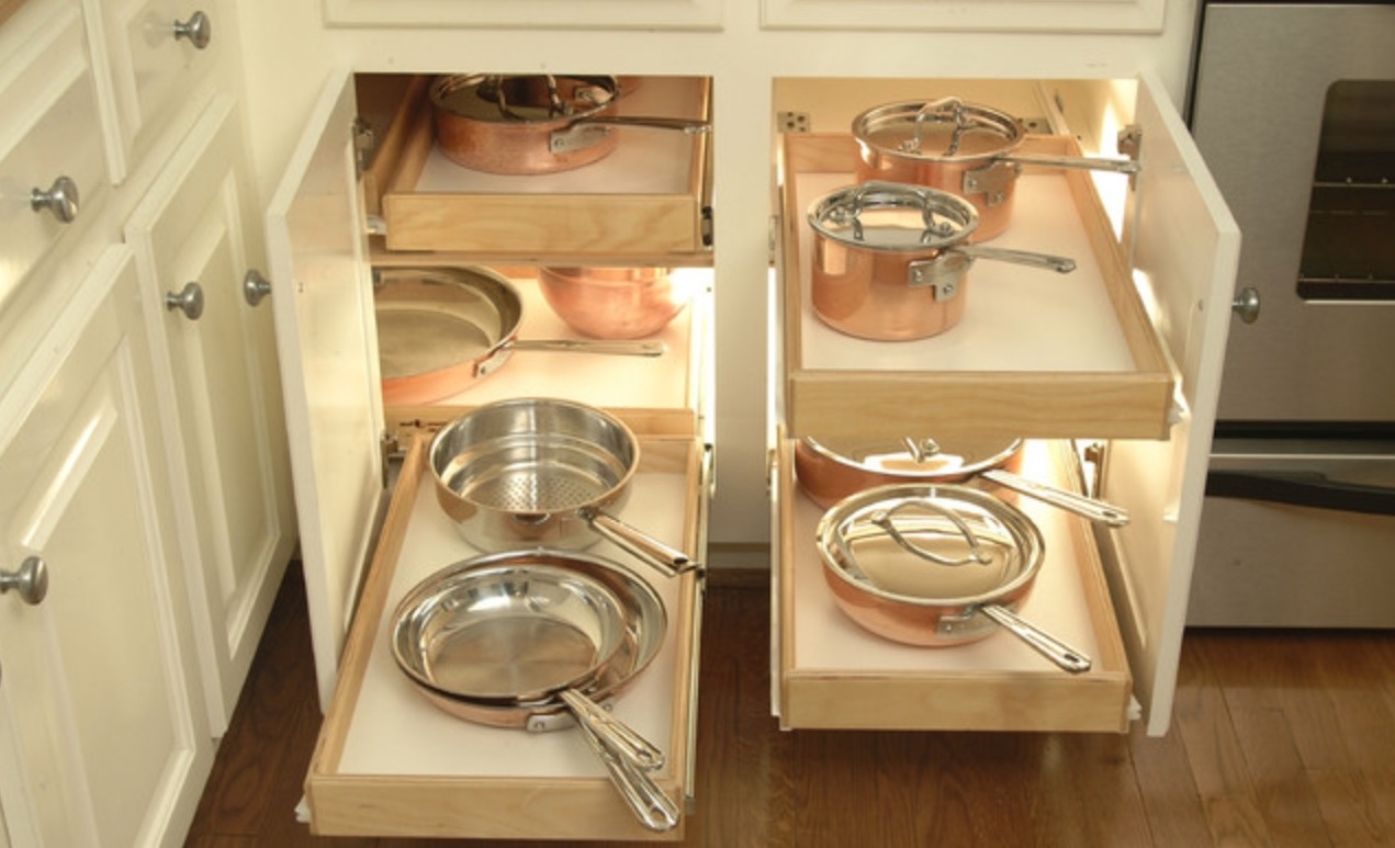 Кухонная посуда с выдвижными полками