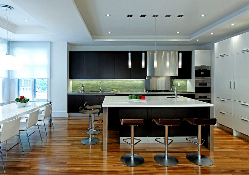 Стильный дизайн интерьера кухни с яркими акцентами