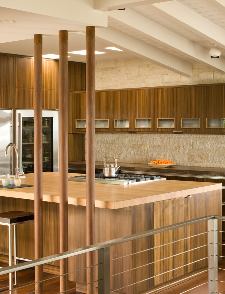 Оригинальный дизайн кухонных шкафов с прозрачным фасадом от Laidlaw Schultz architects 