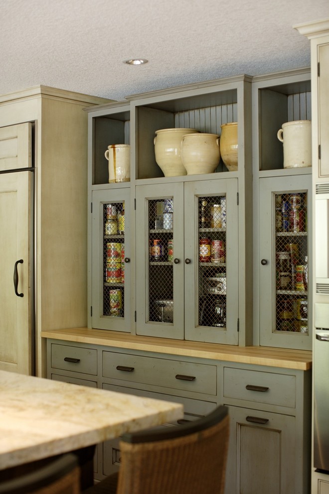 Оригинальный дизайн кухонных шкафов с прозрачным фасадом от Jenni Leasia Design 