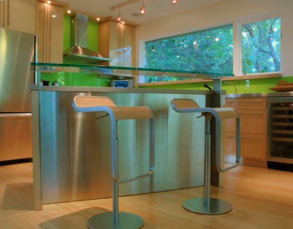 Стильные барные стулья в интерьере кухни от Binns