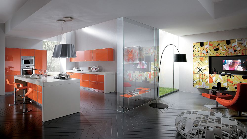 Яркий дизайн кухни Crystal Collection от Scavolini с шелкографией на фасадах шкафов