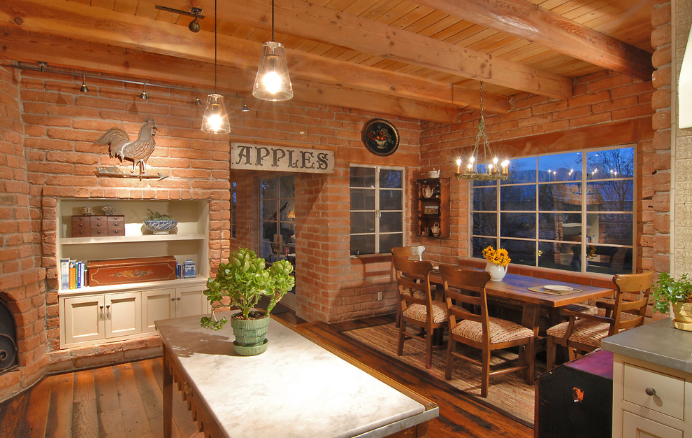 Уютный дизайн интерьера кухни в деревенском стиле от Lisa Gildar Interior Spaces