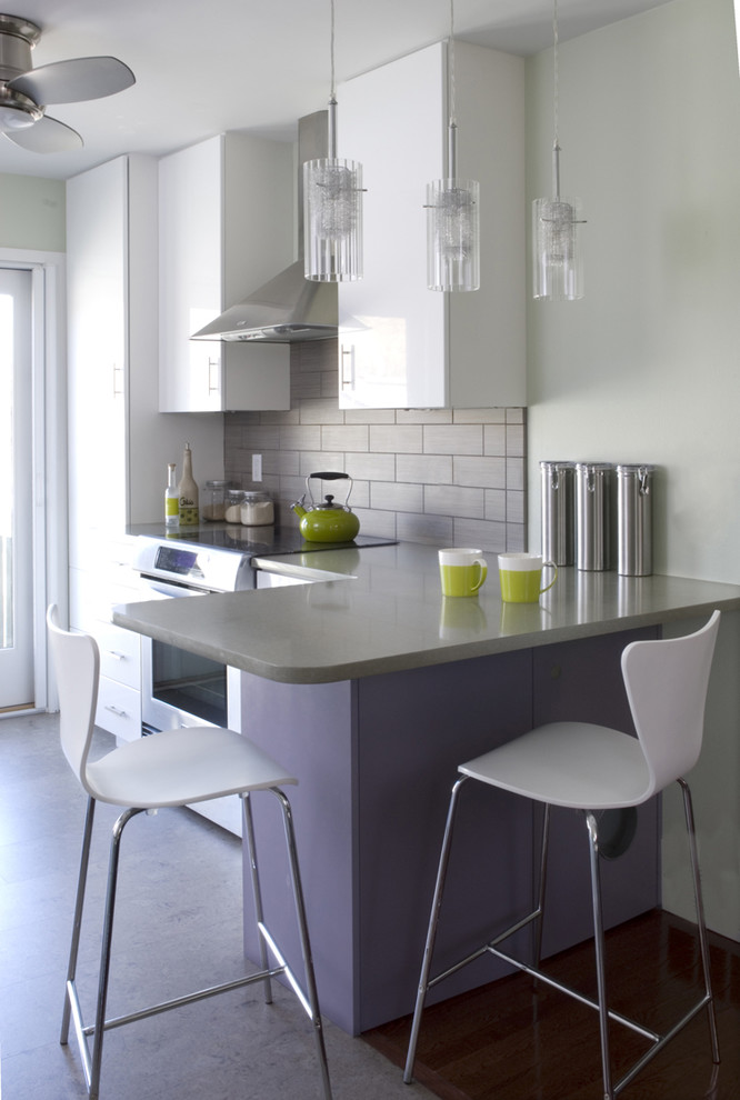 Г-образная планировка интерьера кухни от Mahoney Architects & Interiors