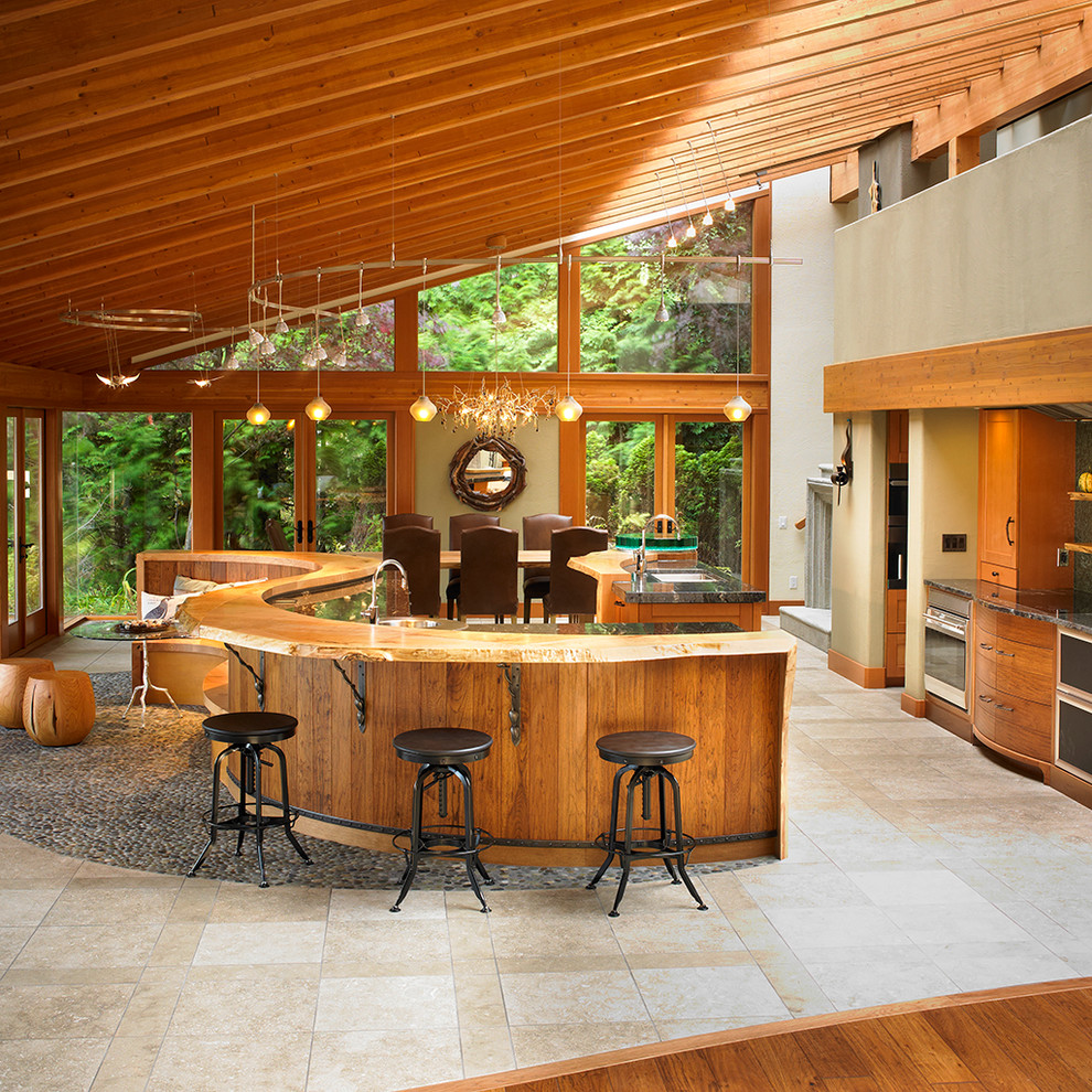 Креативный дизайн интерьера кухни из натурального дерева