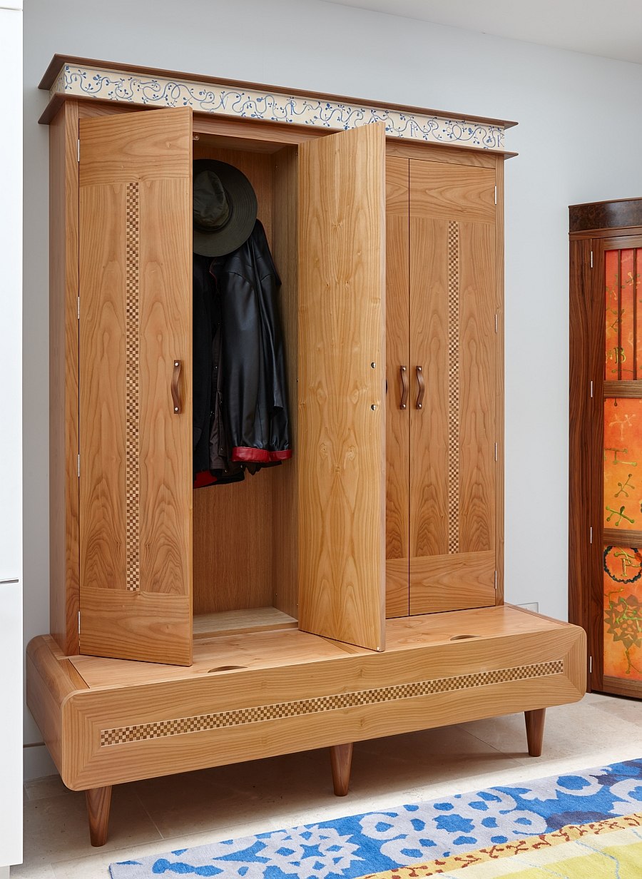Шикарный деревянный шкаф ручной работы