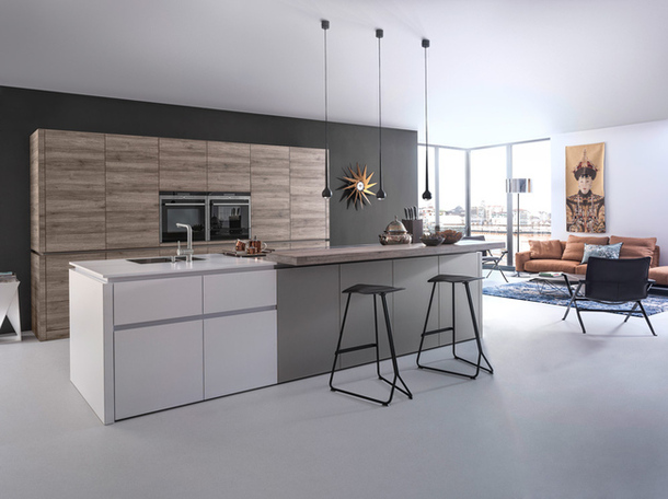 Минималистский дизайн интерьера белой кухни Avance от Leicht