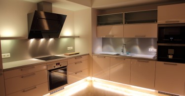 Волшебное свечение LED подсветки в интерьере кухни
