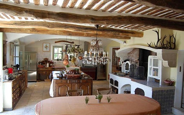 Дизайн интерьера кухни в старинном стиле
