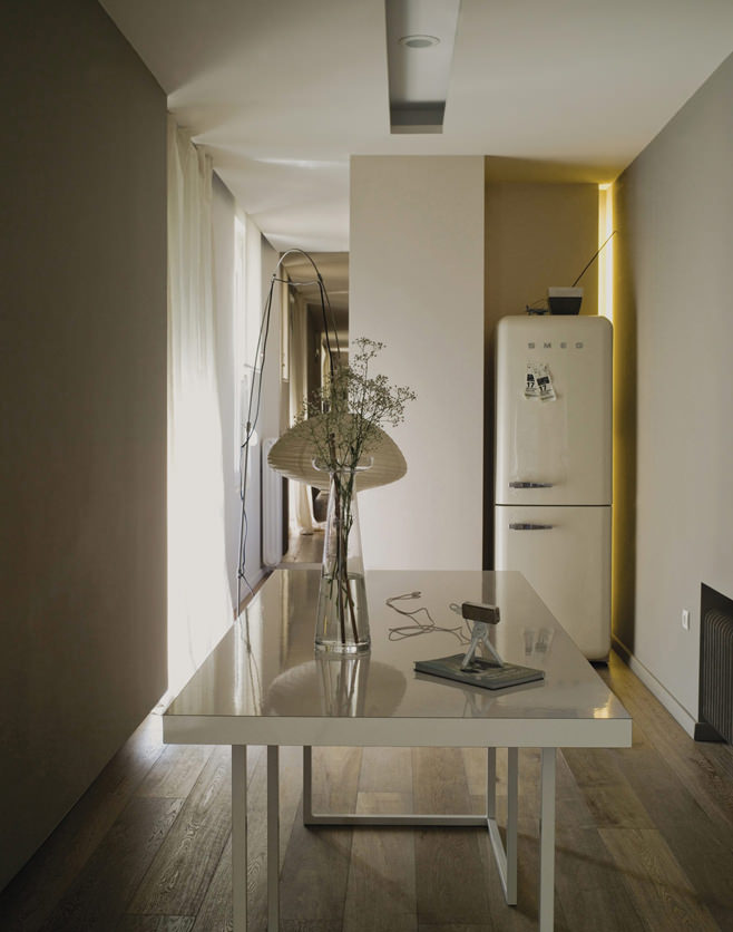 Стильный дизайн интерьера кухни Downtown Athens Apartment от Ese Studio