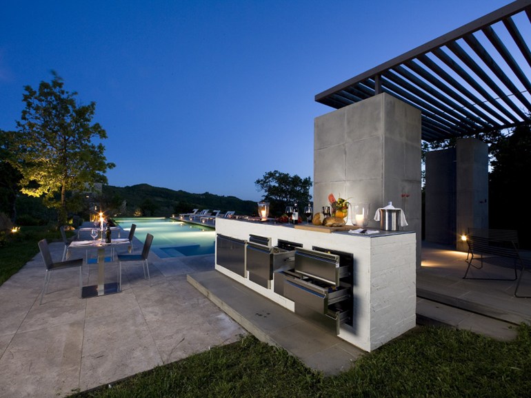 Летняя кухня Ronda на свежем воздухе у бассейна