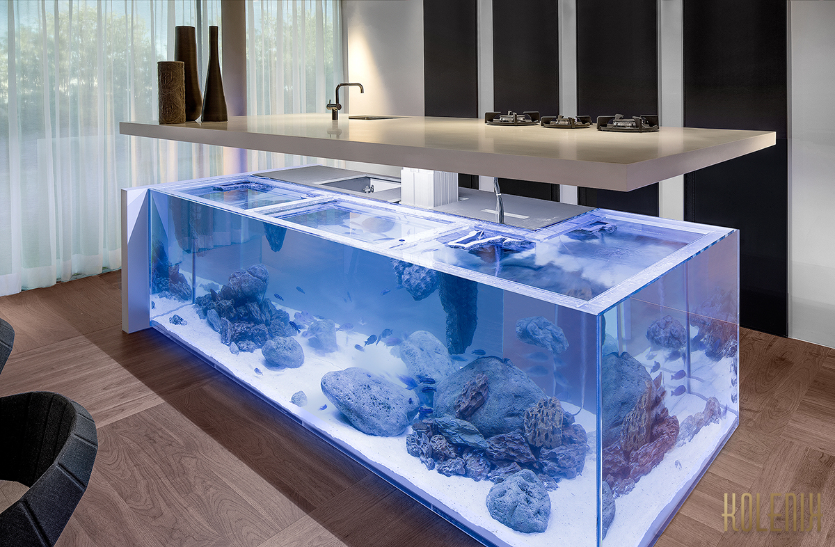 Необычный кухонный остров с аквариумом