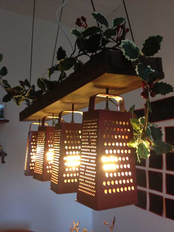 Подвесной кухонный светильник из старых тёрок