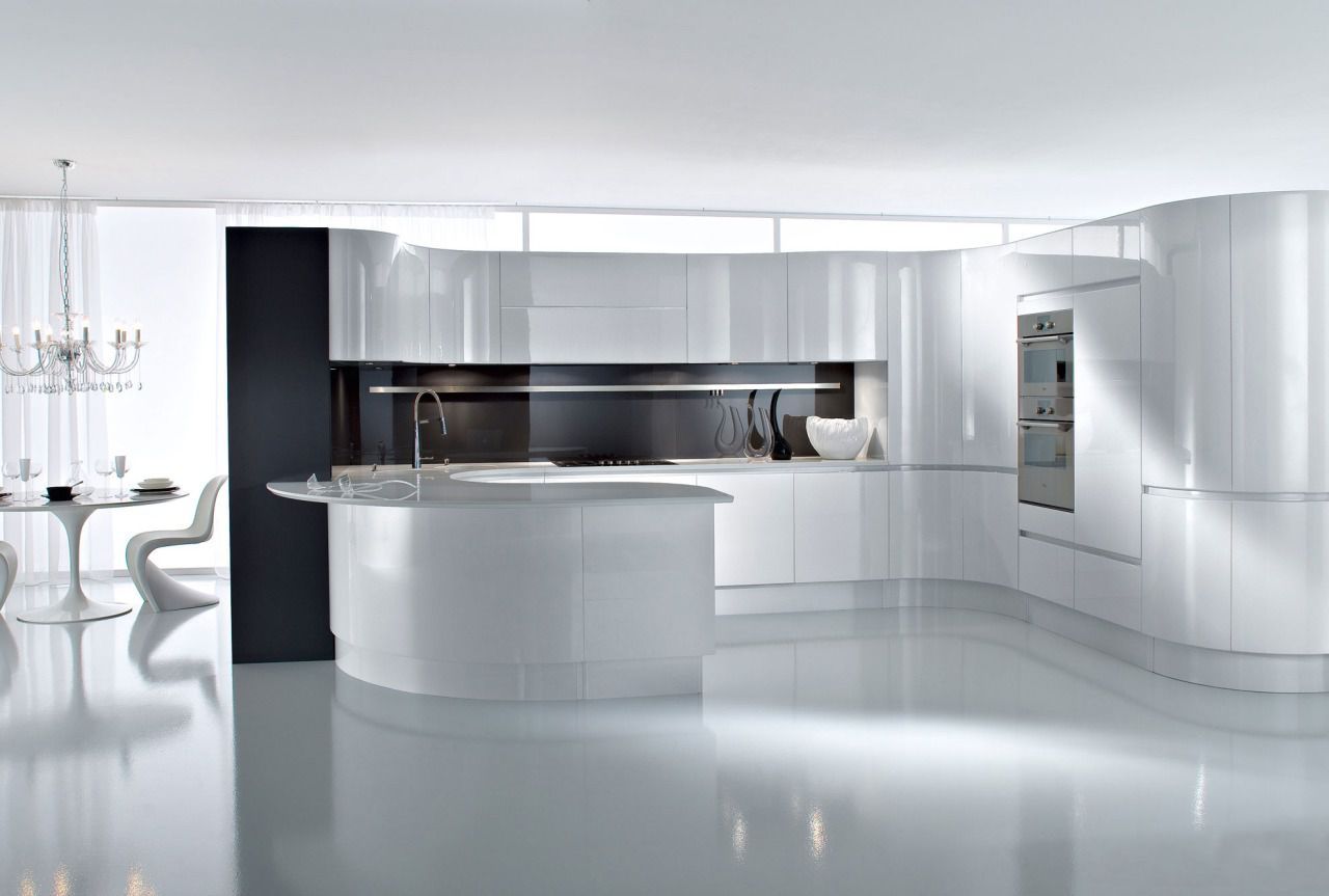 Роскошный минималистский дизайн интерьера полукруглой кухни Pedini в белой гамме
