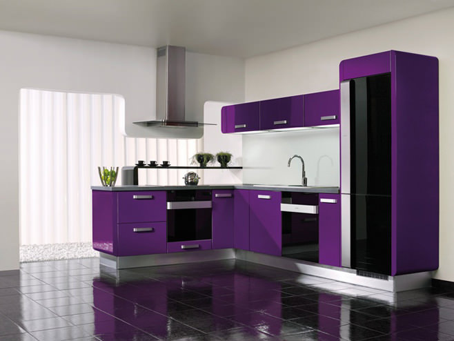 Дизайн интерьера кухни в богатых фиолетовых тонах
