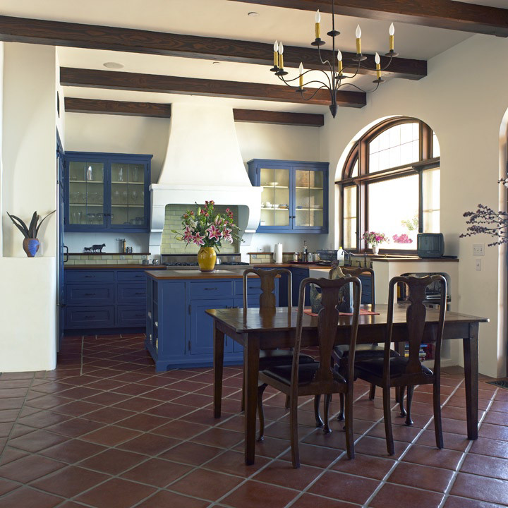 Дизайн интерьера кухни в испанском стиле