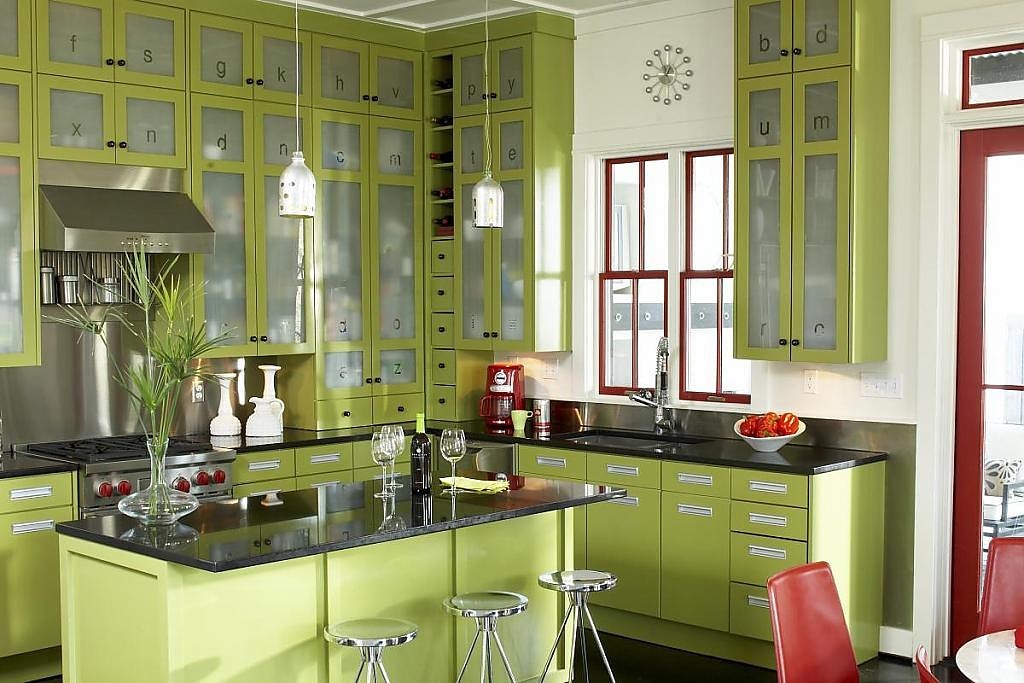 Современный дизайн кухонного гарнитура цвета лайма