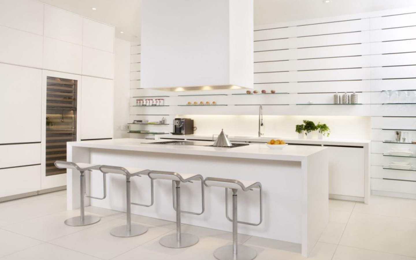Дизайн современной кухни в белом цвете