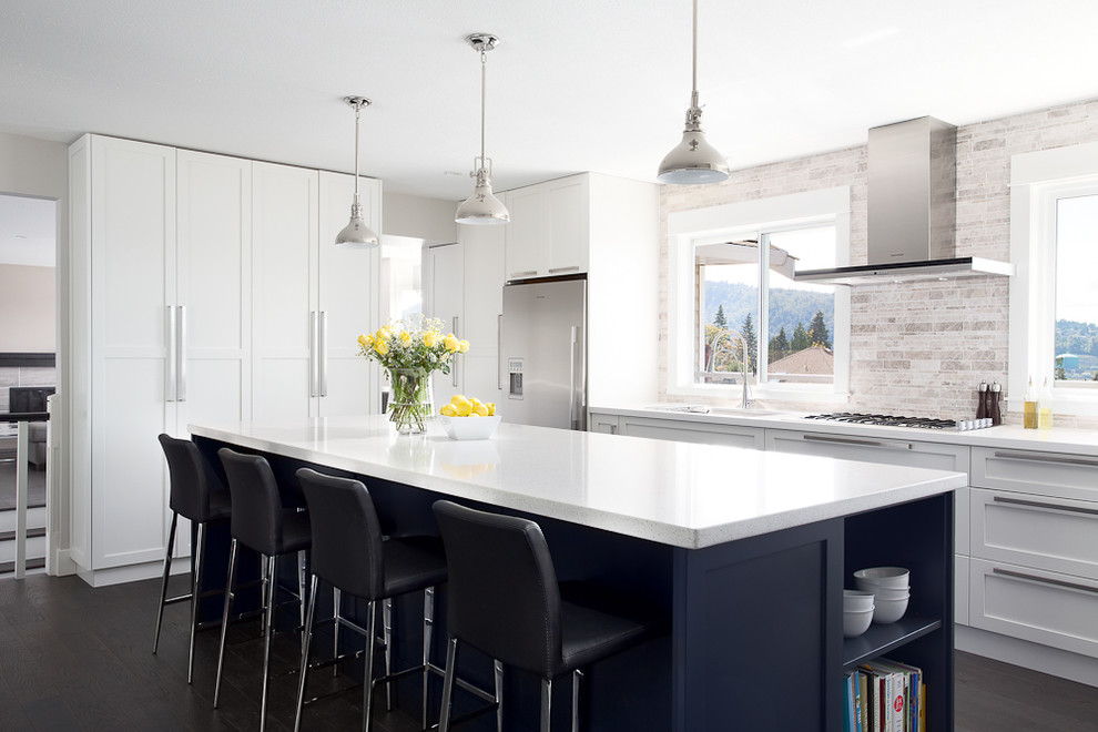 Потрясающий дизайн интерьера кухни в белой гамме от Moeski Design Agency